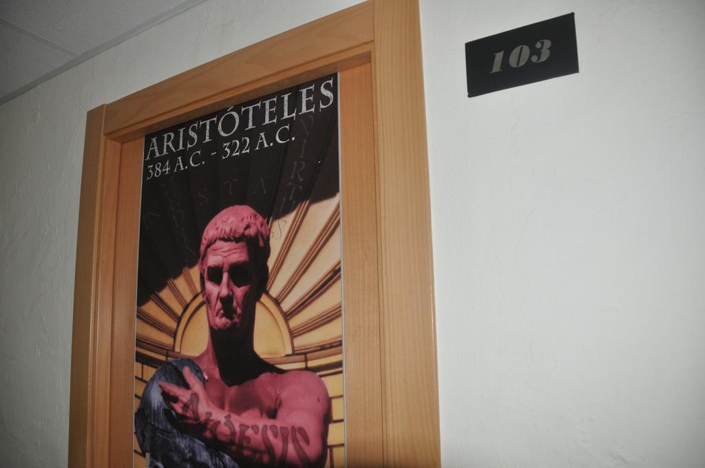 Hostal Tematico El Cid Fuengirola Oda fotoğraf