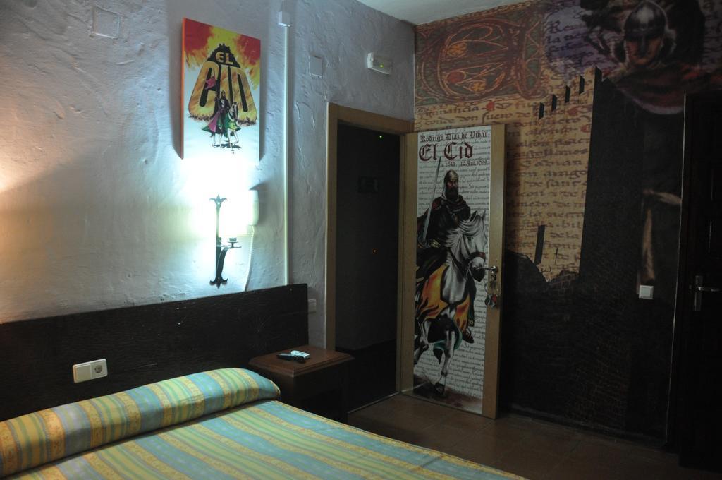 Hostal Tematico El Cid Fuengirola Oda fotoğraf