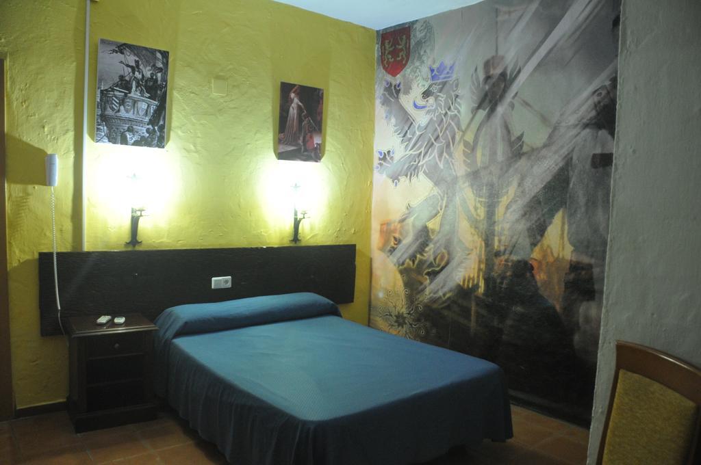 Hostal Tematico El Cid Fuengirola Oda fotoğraf