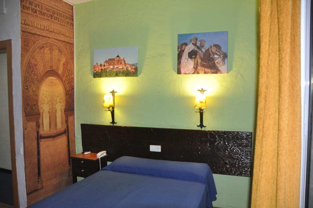 Hostal Tematico El Cid Fuengirola Dış mekan fotoğraf