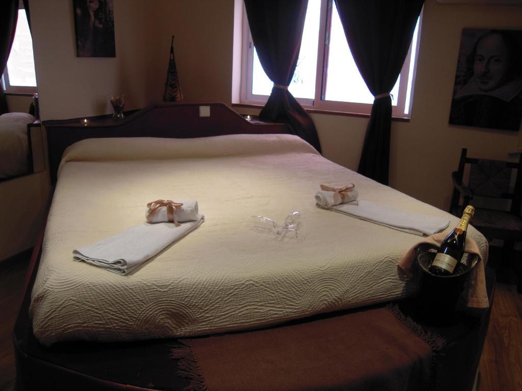Hostal Tematico El Cid Fuengirola Oda fotoğraf