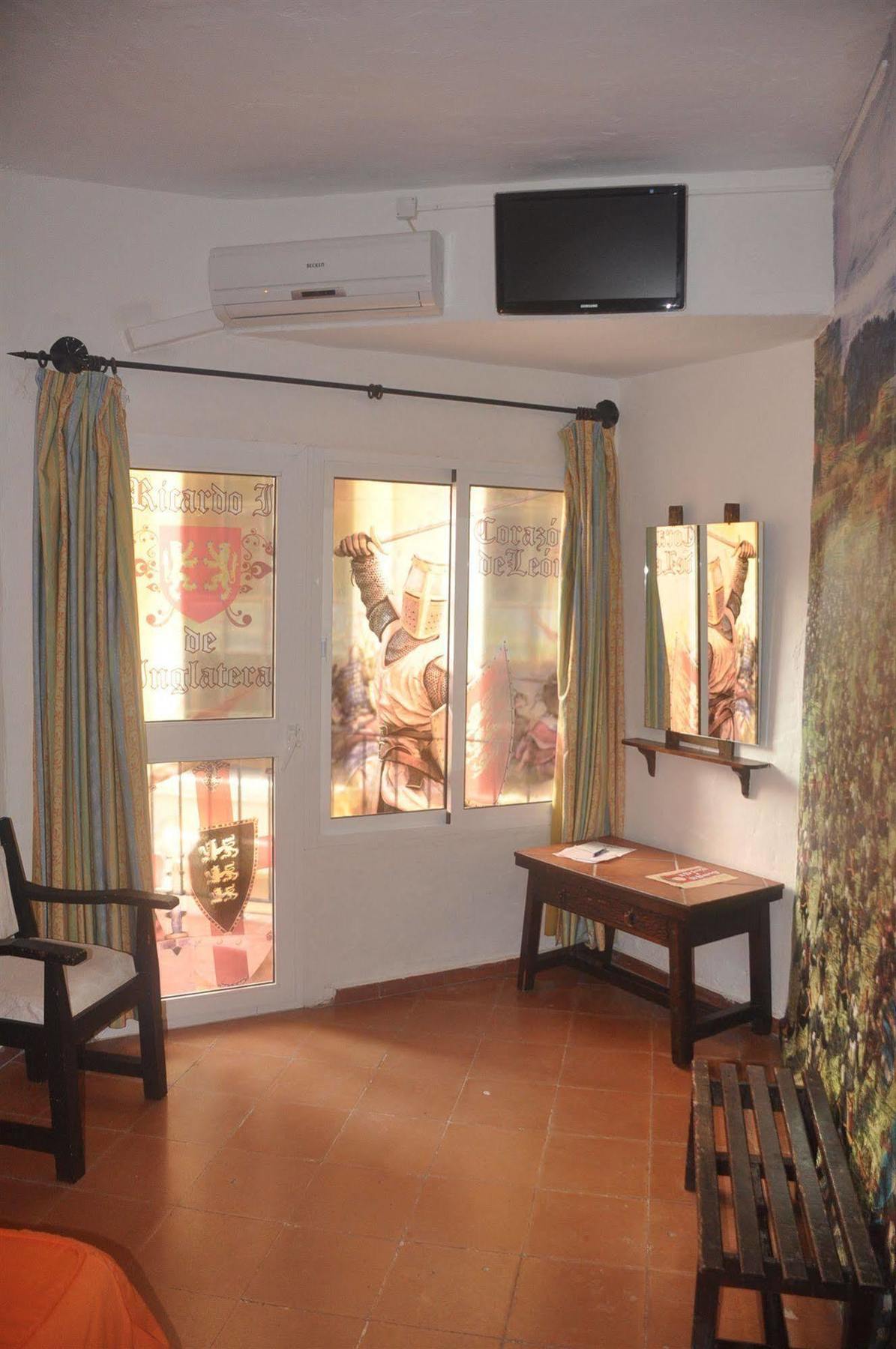 Hostal Tematico El Cid Fuengirola Dış mekan fotoğraf