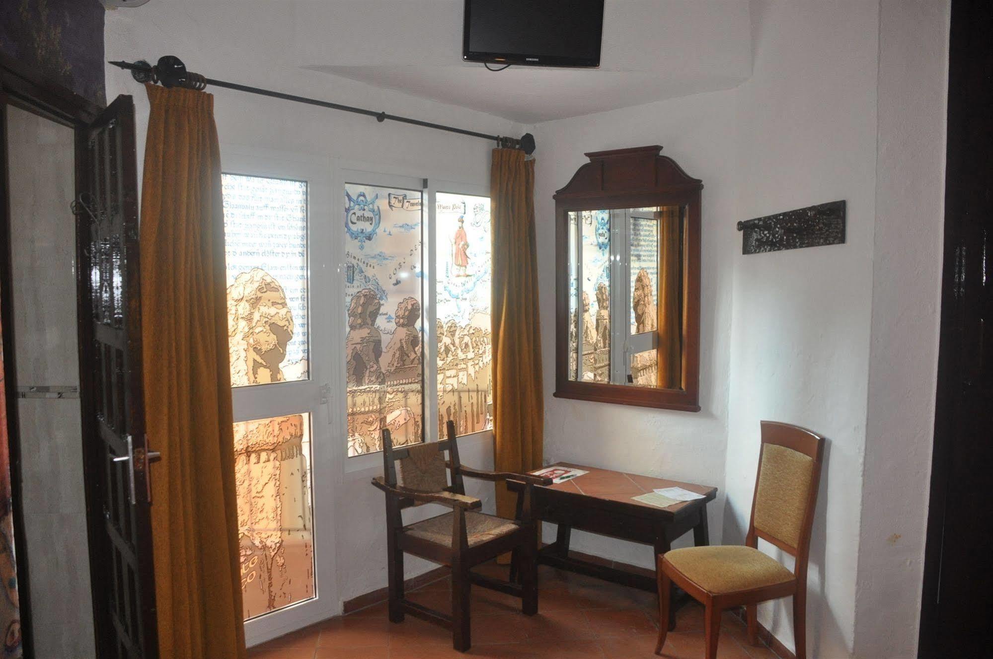 Hostal Tematico El Cid Fuengirola Dış mekan fotoğraf
