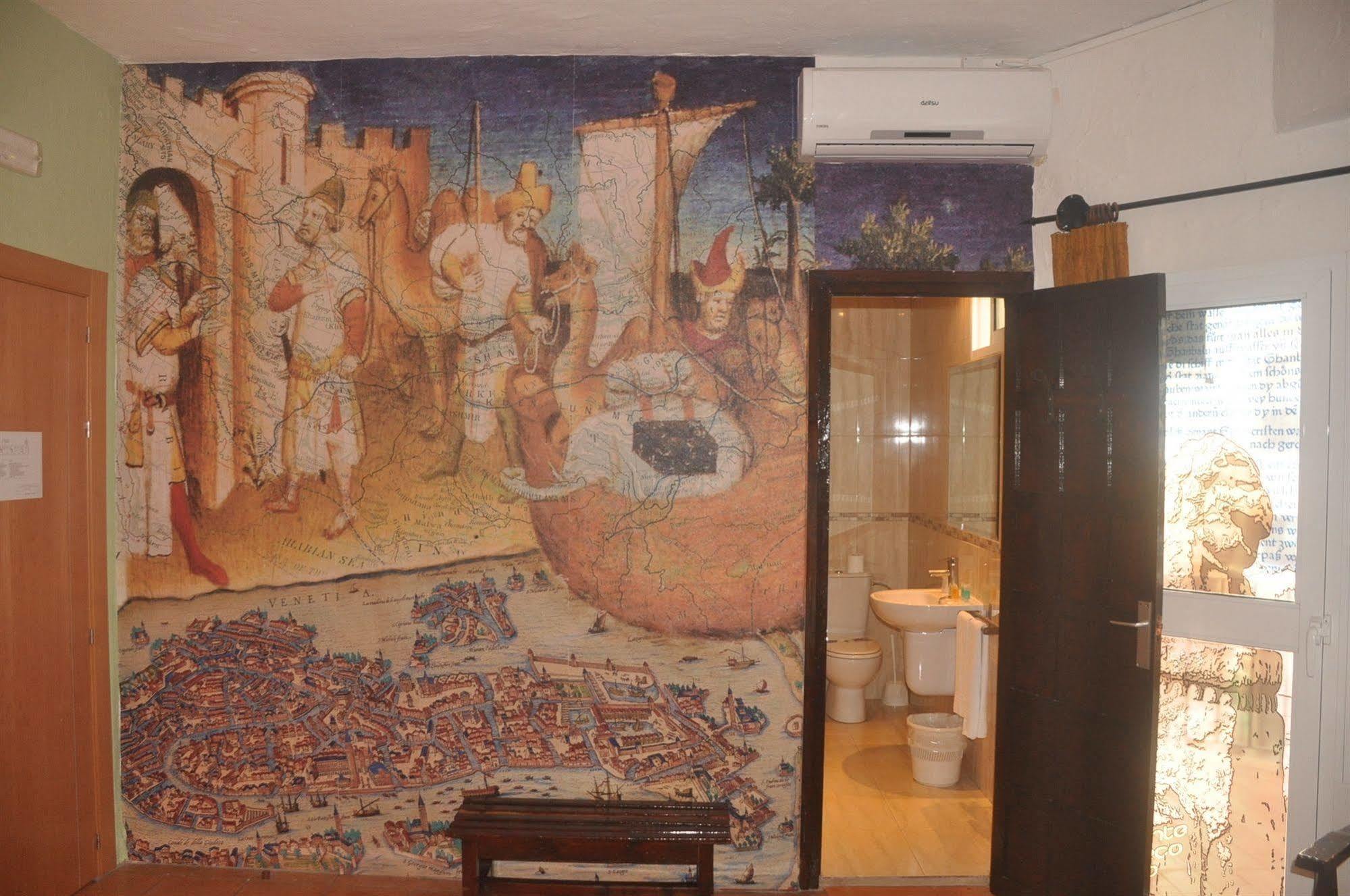 Hostal Tematico El Cid Fuengirola Dış mekan fotoğraf